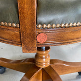Dettaglio Marchietto Poltrona girevole classica in legno, rivestita in vera pelle, collezione Arte Piombini Mobili Classici Italiani 8855